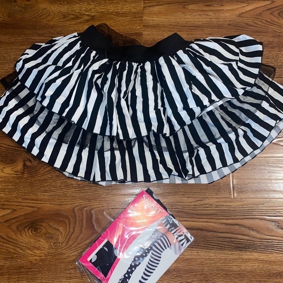 Gothic Frilly Skirt Large 14/16 and mismatched thigh 14+ - Picture 5 of 7